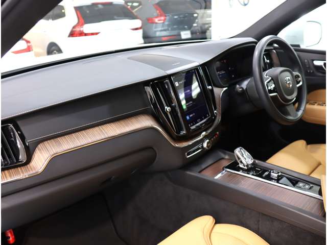 ボルボ ＸＣ６０ Ｂ５ ＡＷＤ インスクリプション ４ＷＤ R4年 (近畿) 99