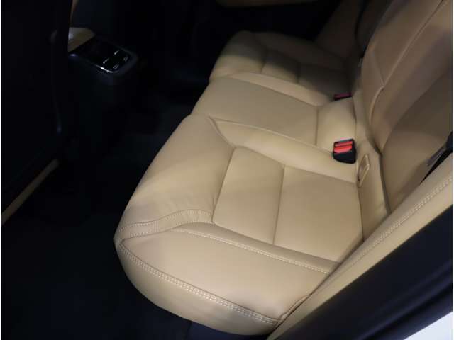 ボルボ ＸＣ６０ Ｂ５ ＡＷＤ インスクリプション ４ＷＤ R4年 (近畿) 99