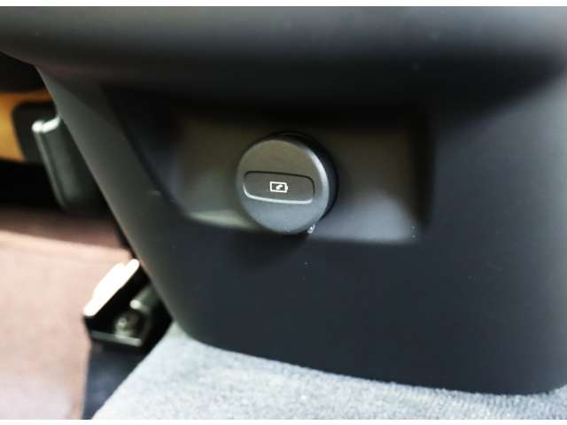 ボルボ ＸＣ６０ Ｂ５ ＡＷＤ インスクリプション ４ＷＤ R4年 (近畿) 99