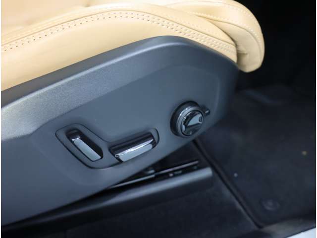 ボルボ ＸＣ６０ Ｂ５ ＡＷＤ インスクリプション ４ＷＤ R4年 (近畿) 99