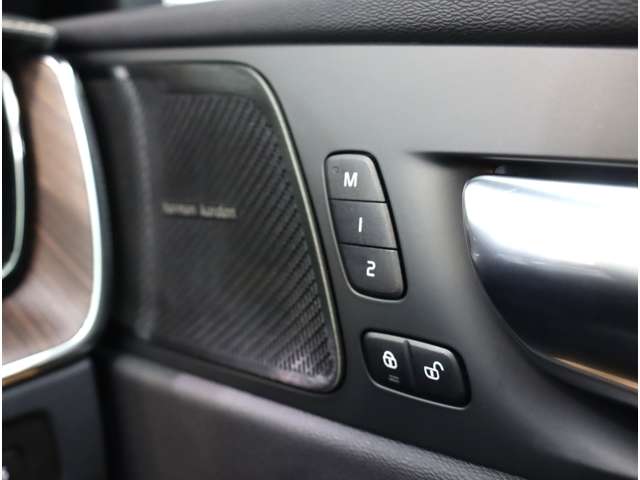 ボルボ ＸＣ６０ Ｂ５ ＡＷＤ インスクリプション ４ＷＤ R4年 (近畿) 99