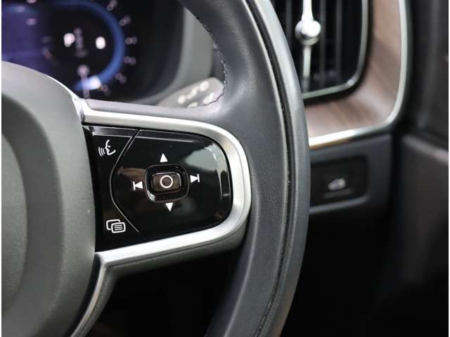 ボルボ ＸＣ６０ Ｂ５ ＡＷＤ インスクリプション ４ＷＤ R4年 (近畿) 99