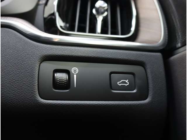 ボルボ ＸＣ６０ Ｂ５ ＡＷＤ インスクリプション ４ＷＤ R4年 (近畿) 99