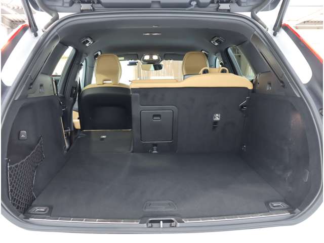 ボルボ ＸＣ６０ Ｂ５ ＡＷＤ インスクリプション ４ＷＤ R4年 (近畿) 99