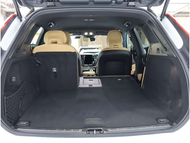 ボルボ ＸＣ６０ Ｂ５ ＡＷＤ インスクリプション ４ＷＤ R4年 (近畿) 99