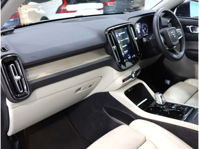 ボルボ ＸＣ４０ Ｔ５ ＡＷＤ インスクリプション ４ＷＤ R1年 (近畿) 99