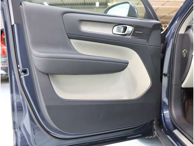 ボルボ ＸＣ４０ Ｔ５ ＡＷＤ インスクリプション ４ＷＤ R1年 (近畿) 99