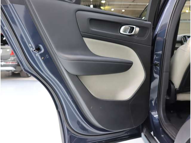 ボルボ ＸＣ４０ Ｔ５ ＡＷＤ インスクリプション ４ＷＤ R1年 (近畿) 99