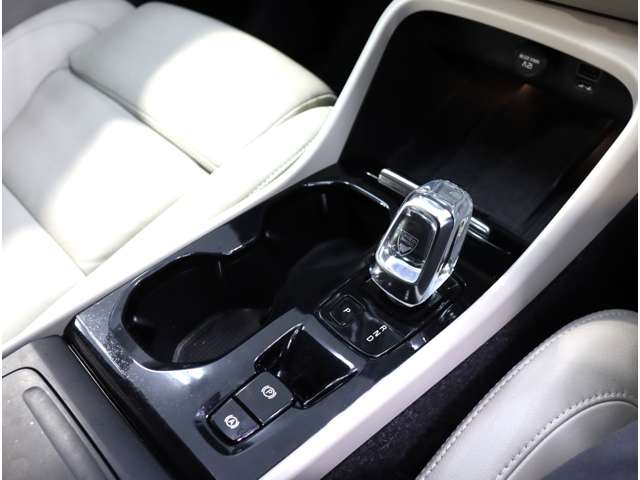 ボルボ ＸＣ４０ Ｔ５ ＡＷＤ インスクリプション ４ＷＤ R1年 (近畿) 99