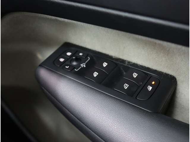 ボルボ ＸＣ４０ Ｔ５ ＡＷＤ インスクリプション ４ＷＤ R1年 (近畿) 99