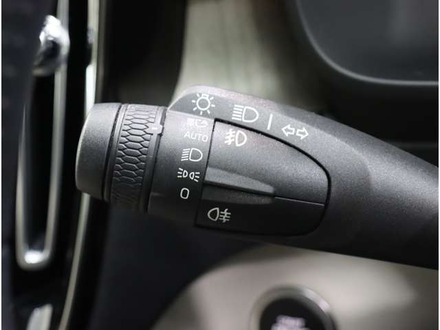 ボルボ ＸＣ４０ Ｔ５ ＡＷＤ インスクリプション ４ＷＤ R1年 (近畿) 99