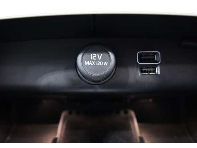 ボルボ ＸＣ４０ Ｔ５ ＡＷＤ インスクリプション ４ＷＤ R1年 (近畿) 99