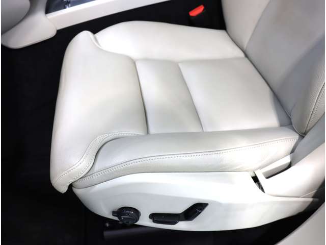 ボルボ ＸＣ９０ Ｔ５ ＡＷＤ モメンタム ４ＷＤ H30年 (近畿) 99