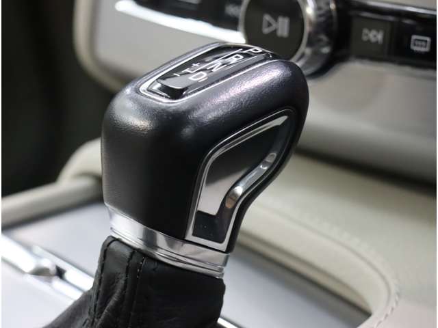 ボルボ ＸＣ９０ Ｔ５ ＡＷＤ モメンタム ４ＷＤ H30年 (近畿) 99