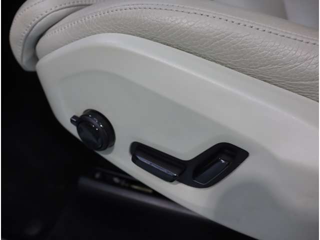 ボルボ ＸＣ９０ Ｔ５ ＡＷＤ モメンタム ４ＷＤ H30年 (近畿) 99