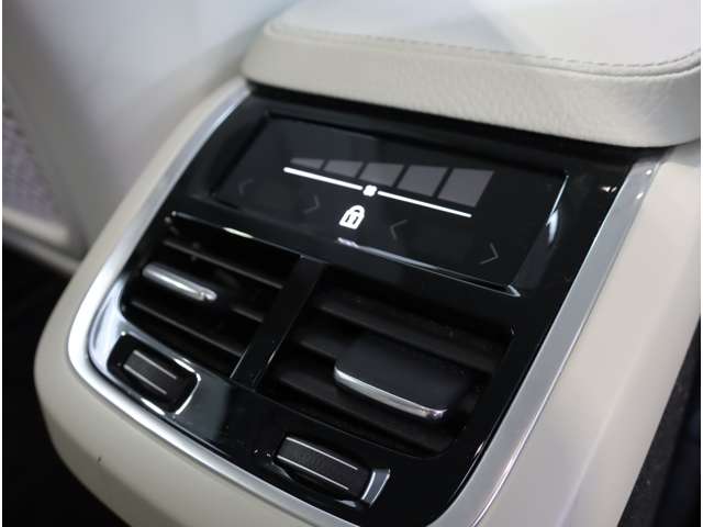 ボルボ ＸＣ９０ Ｔ５ ＡＷＤ モメンタム ４ＷＤ H30年 (近畿) 99