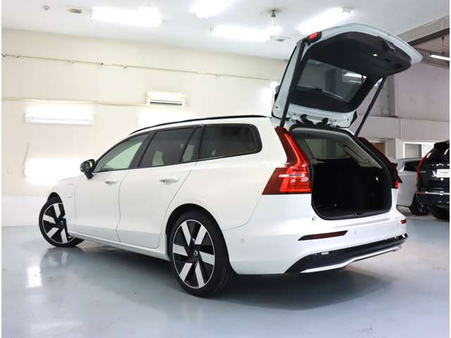 ボルボ Ｖ６０ リチャージ アルティメット Ｔ６ ＡＷＤ プラグイン ハイブリッド ４ＷＤ R6年 (近畿) 99
