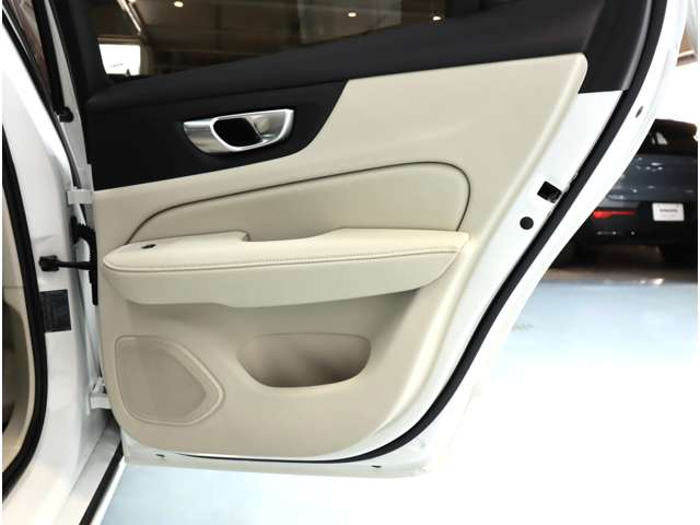 ボルボ Ｖ６０ リチャージ アルティメット Ｔ６ ＡＷＤ プラグイン ハイブリッド ４ＷＤ R6年 (近畿) 99