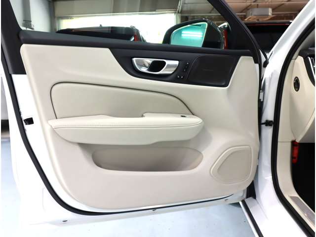 ボルボ Ｖ６０ リチャージ アルティメット Ｔ６ ＡＷＤ プラグイン ハイブリッド ４ＷＤ R6年 (近畿) 99