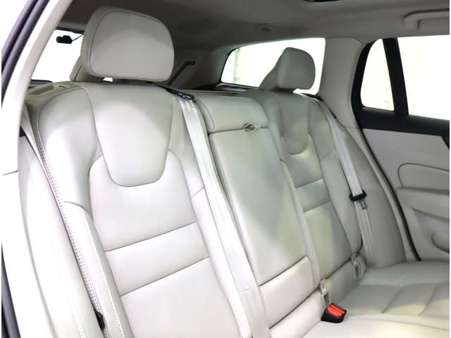 ボルボ Ｖ６０ リチャージ アルティメット Ｔ６ ＡＷＤ プラグイン ハイブリッド ４ＷＤ R6年 (近畿) 99