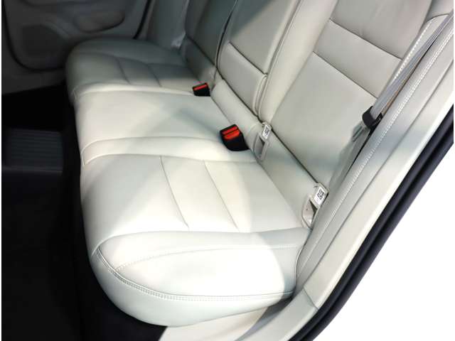 ボルボ Ｖ６０ リチャージ アルティメット Ｔ６ ＡＷＤ プラグイン ハイブリッド ４ＷＤ R6年 (近畿) 99