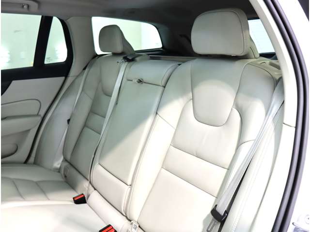 ボルボ Ｖ６０ リチャージ アルティメット Ｔ６ ＡＷＤ プラグイン ハイブリッド ４ＷＤ R6年 (近畿) 99