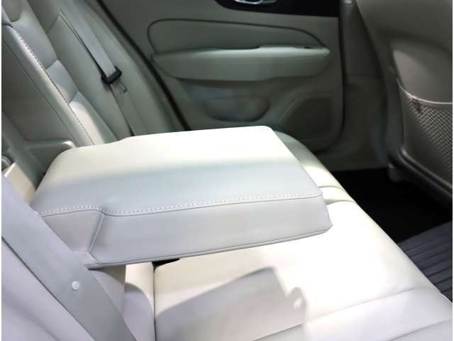 ボルボ Ｖ６０ リチャージ アルティメット Ｔ６ ＡＷＤ プラグイン ハイブリッド ４ＷＤ R6年 (近畿) 99