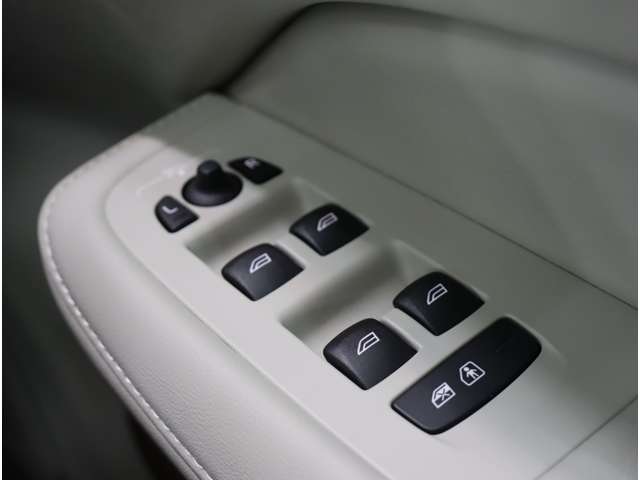 ボルボ Ｖ６０ リチャージ アルティメット Ｔ６ ＡＷＤ プラグイン ハイブリッド ４ＷＤ R6年 (近畿) 99