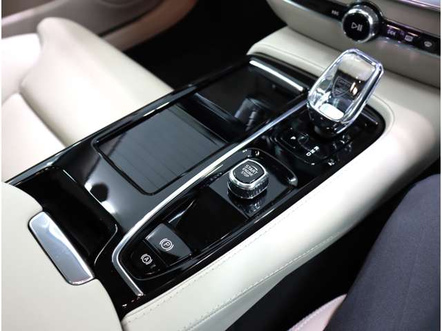 ボルボ Ｖ６０ リチャージ アルティメット Ｔ６ ＡＷＤ プラグイン ハイブリッド ４ＷＤ R6年 (近畿) 99