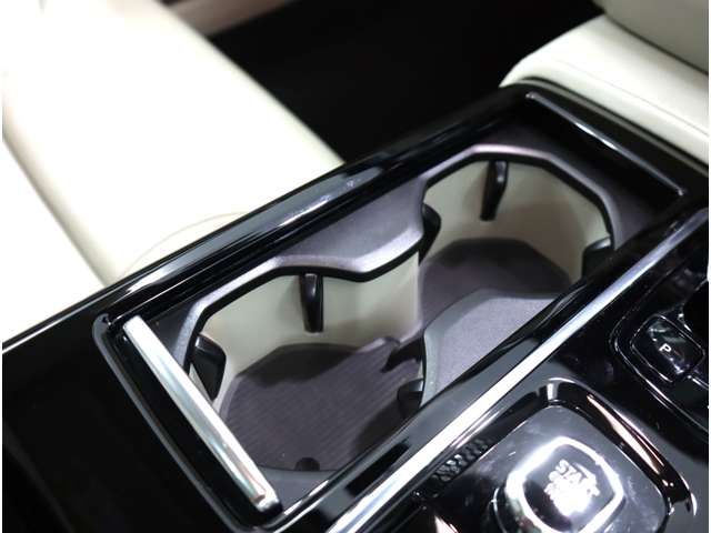 ボルボ Ｖ６０ リチャージ アルティメット Ｔ６ ＡＷＤ プラグイン ハイブリッド ４ＷＤ R6年 (近畿) 99