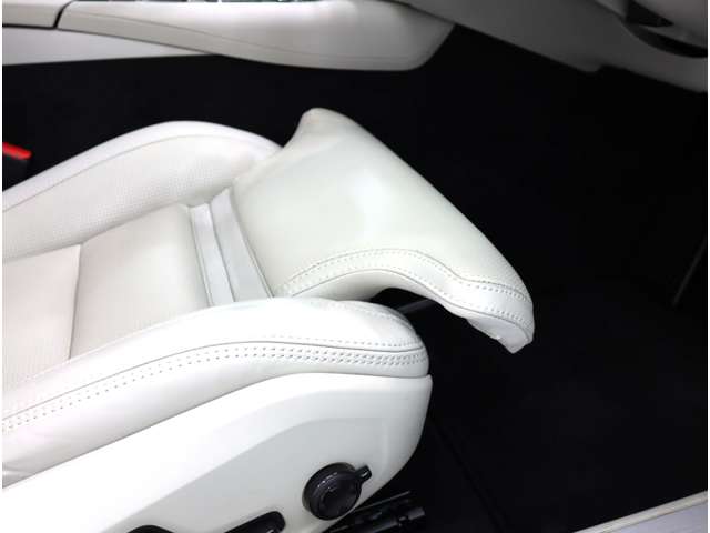 ボルボ Ｖ６０ リチャージ アルティメット Ｔ６ ＡＷＤ プラグイン ハイブリッド ４ＷＤ R6年 (近畿) 99