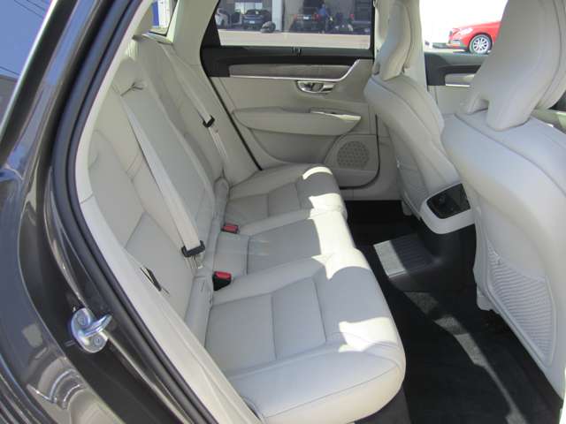 ボルボ Ｓ９０ リチャージ アルティメット Ｔ８ ＡＷＤ プラグイン ハイブリッド ４ＷＤ R5年 (近畿) 99