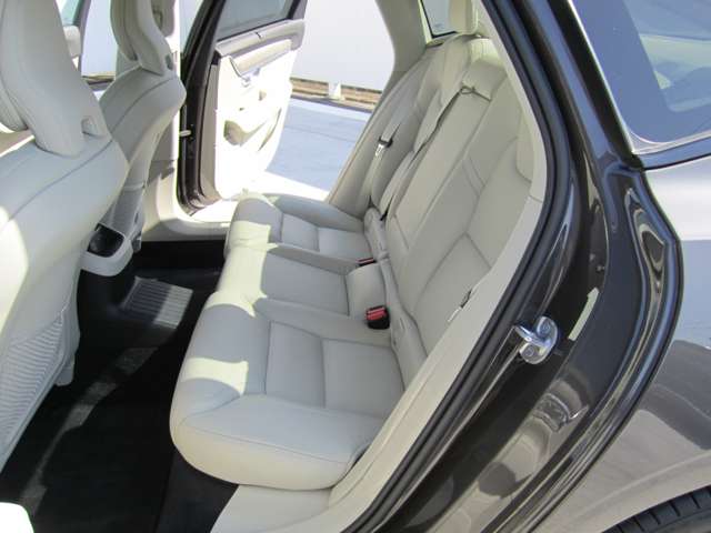 ボルボ Ｓ９０ リチャージ アルティメット Ｔ８ ＡＷＤ プラグイン ハイブリッド ４ＷＤ R5年 (近畿) 99