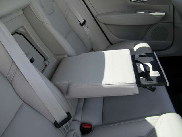 ボルボ Ｓ９０ リチャージ アルティメット Ｔ８ ＡＷＤ プラグイン ハイブリッド ４ＷＤ R5年 (近畿) 99