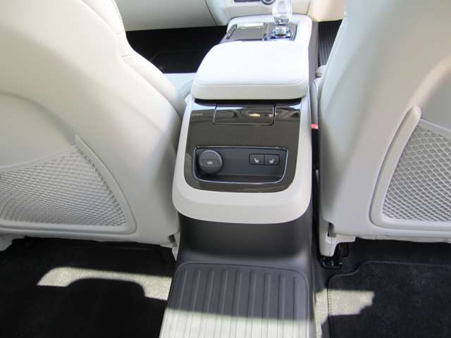 ボルボ Ｓ９０ リチャージ アルティメット Ｔ８ ＡＷＤ プラグイン ハイブリッド ４ＷＤ R5年 (近畿) 99