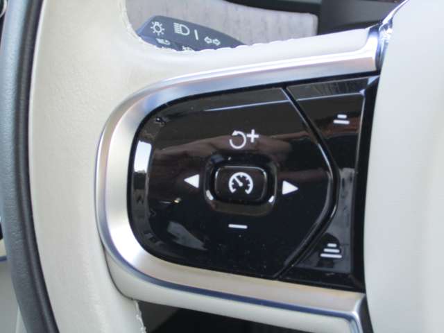 ボルボ Ｓ９０ リチャージ アルティメット Ｔ８ ＡＷＤ プラグイン ハイブリッド ４ＷＤ R5年 (近畿) 99