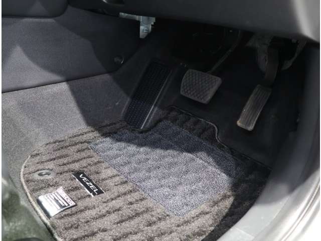 ホンダ ヴェゼル １．５ Ｅ：ＨＥＶ Ｚ R4年 (関東) 99