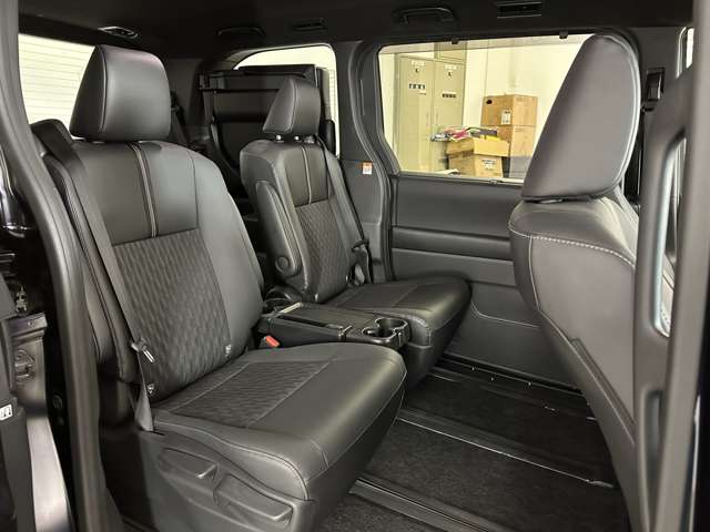 トヨタ ノア １．８ ハイブリッド Ｓ－Ｚ Ｅ－ＦＯＵＲ ４ＷＤ R4年 (北海道) 99