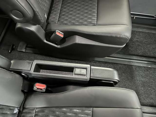 トヨタ ノア １．８ ハイブリッド Ｓ－Ｚ Ｅ－ＦＯＵＲ ４ＷＤ R4年 (北海道) 99