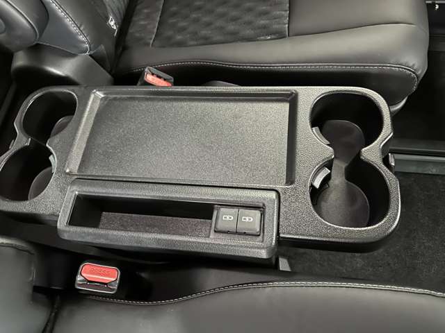 トヨタ ノア １．８ ハイブリッド Ｓ－Ｚ Ｅ－ＦＯＵＲ ４ＷＤ R4年 (北海道) 99