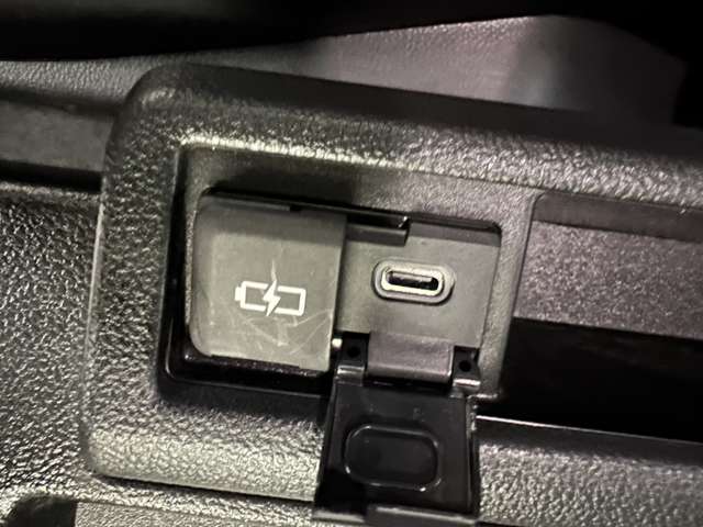 トヨタ ノア １．８ ハイブリッド Ｓ－Ｚ Ｅ－ＦＯＵＲ ４ＷＤ R4年 (北海道) 99