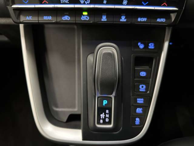 トヨタ ノア １．８ ハイブリッド Ｓ－Ｚ Ｅ－ＦＯＵＲ ４ＷＤ R4年 (北海道) 99