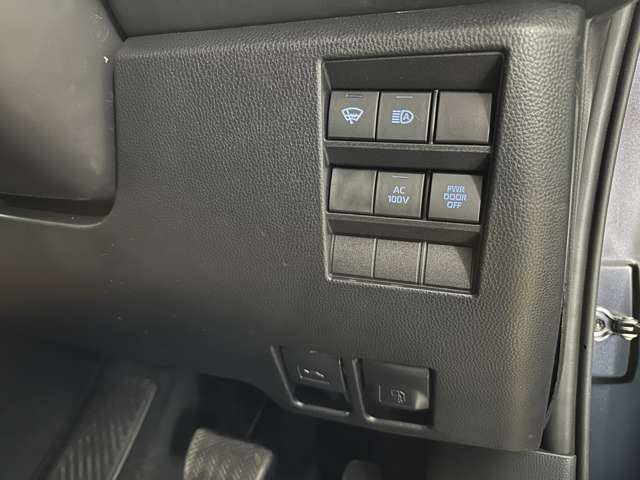 トヨタ ノア １．８ ハイブリッド Ｓ－Ｚ Ｅ－ＦＯＵＲ ４ＷＤ R4年 (北海道) 99