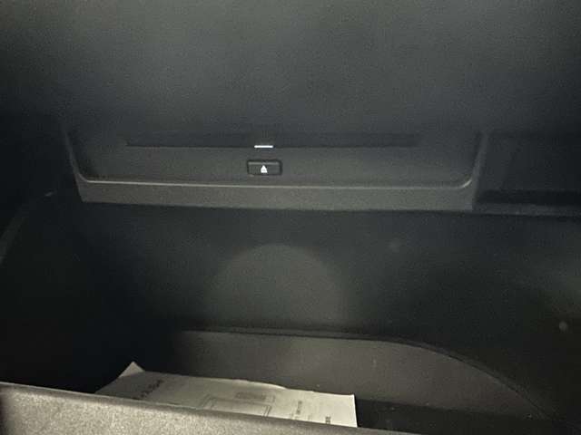 トヨタ ノア １．８ ハイブリッド Ｓ－Ｚ Ｅ－ＦＯＵＲ ４ＷＤ R4年 (北海道) 99