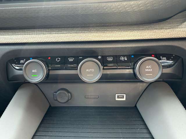 シトロエン Ｃ５　Ｘ シャイン　パック R4年 (東北) 99