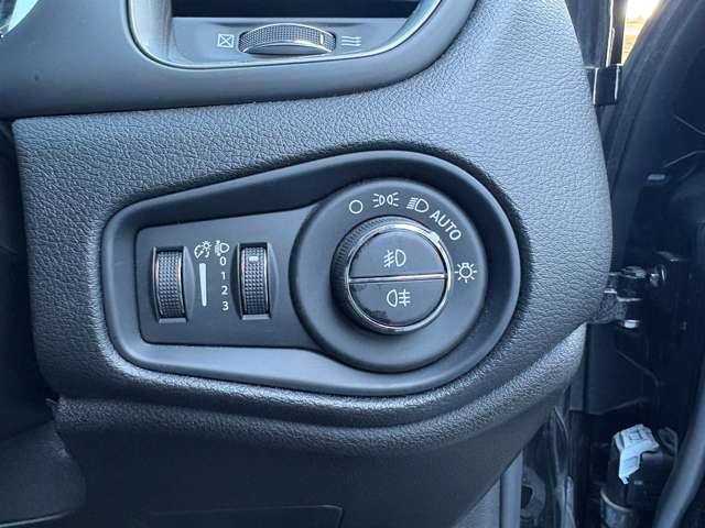 ジープ レネゲード リミテッド R3年 (東北) 99