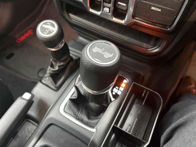 ジープ ラングラー　アンリミテッド アンリミテッド スポーツ アルティチュード ４ＷＤ R3年 (東北) 99