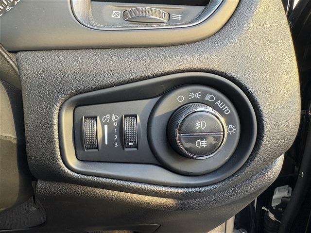 ジープ レネゲード リミテッド R3年 (東北) 99