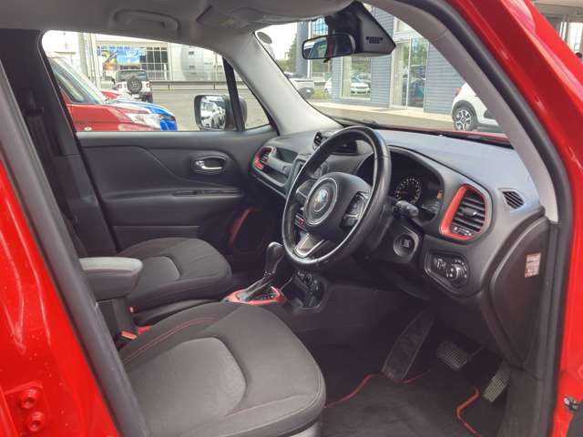 ジープ レネゲード トレイルホーク ４ＷＤ H29年 (東北) 99