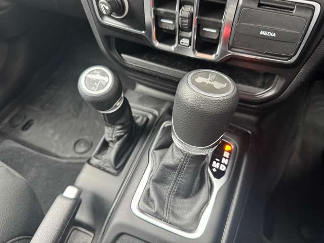 ジープ ラングラー　アンリミテッド アンリミテッド ウイリス ４ＷＤ R3年 (東北) 99